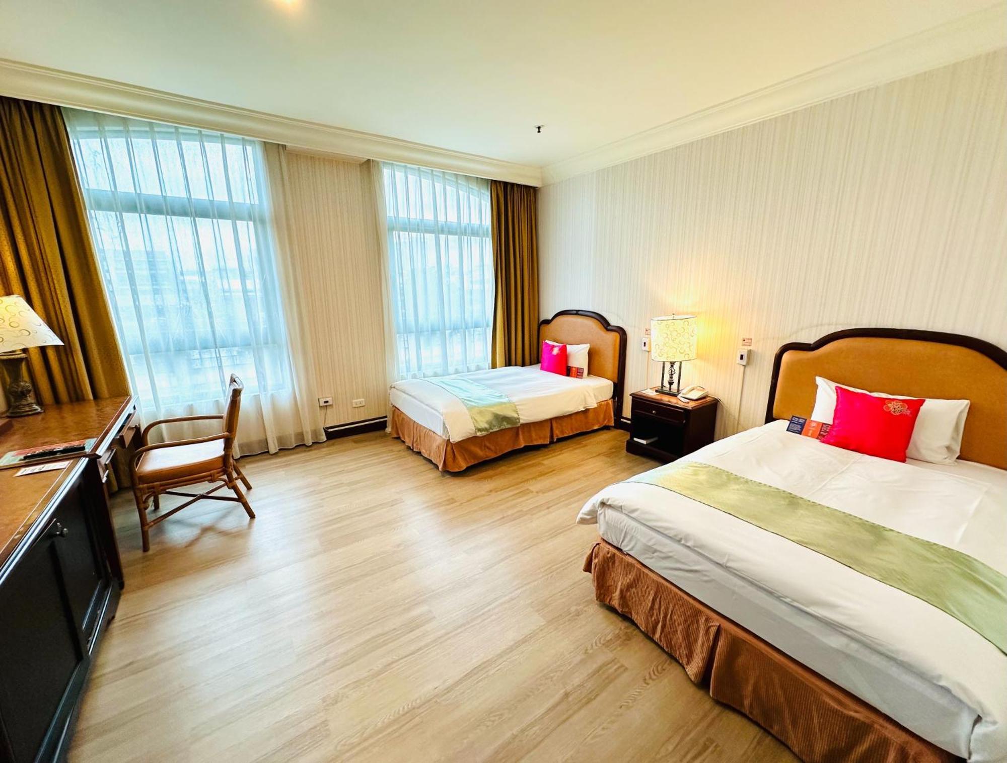 Wei-Yat Grand Hotel Tainan Exterior foto