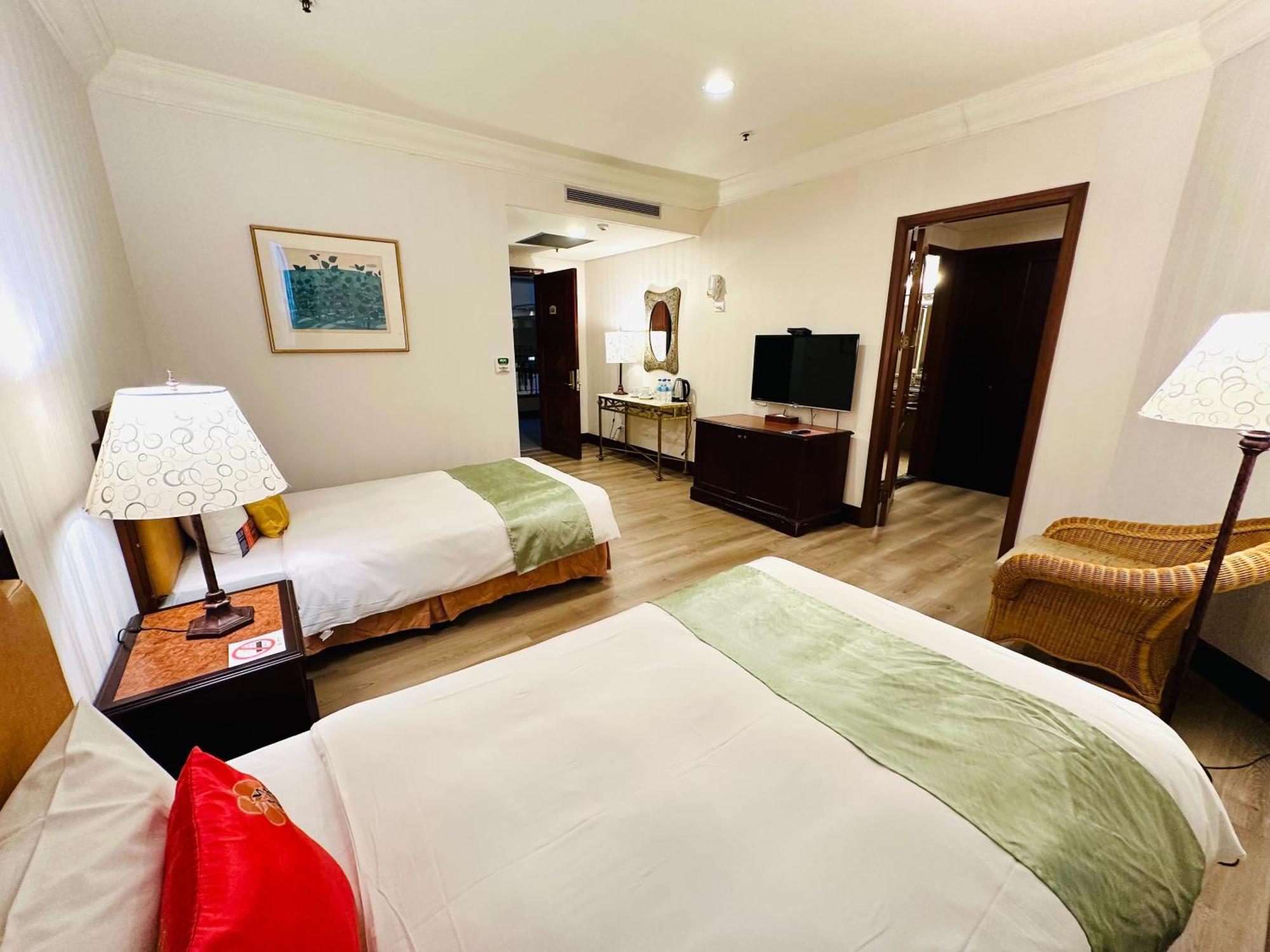 Wei-Yat Grand Hotel Tainan Exterior foto