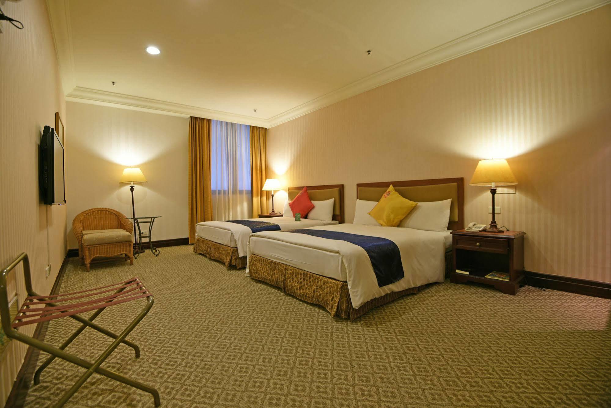 Wei-Yat Grand Hotel Tainan Exterior foto
